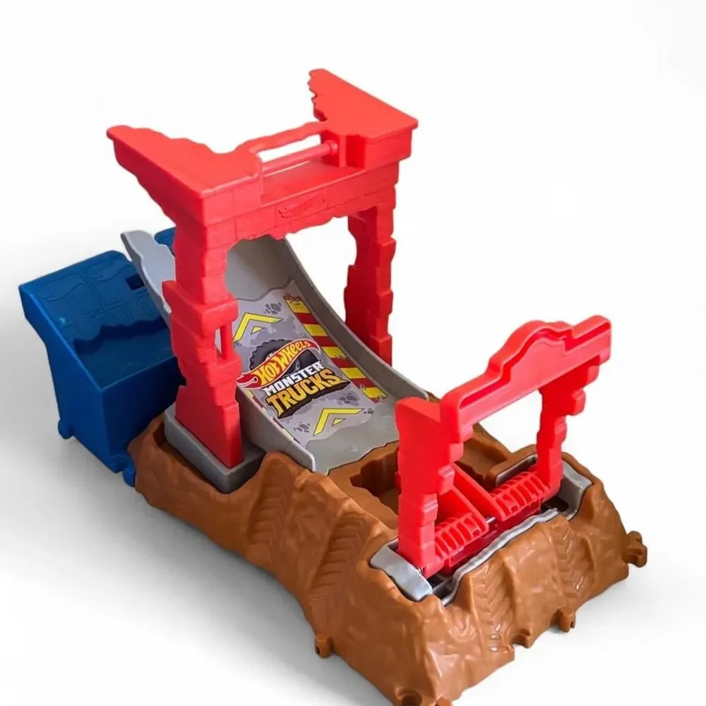 Monster Trucks Arena Smashers 5-Alarm Fire Crash Challenge playset